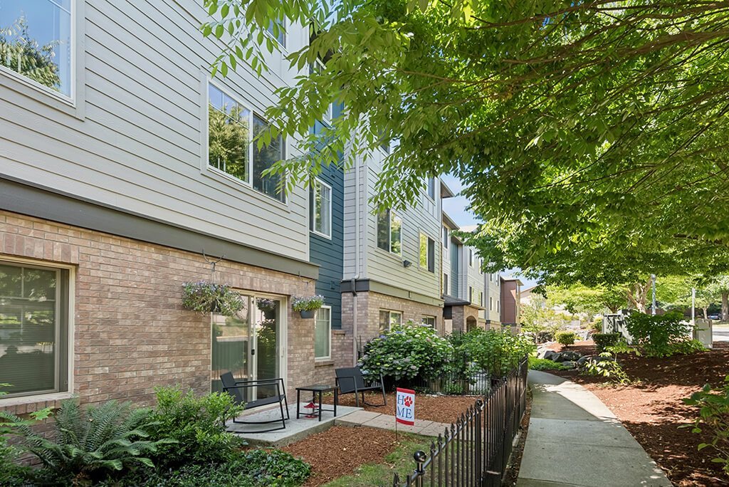 Outdoor landscaping at Alderwood Court in Lynnwood WA